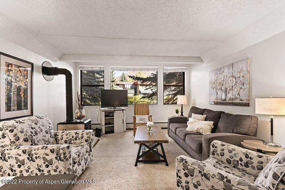 909 Vine Street - Photo 1