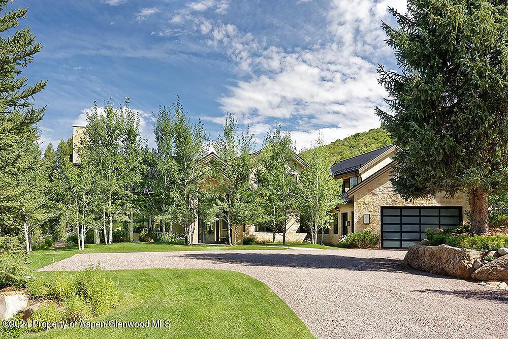 372 Sunnyside Lane - Photo 1