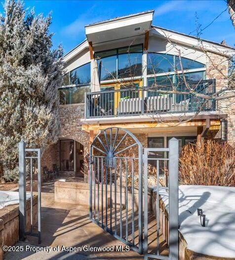 990 Hopkins Avenue - Photo 1