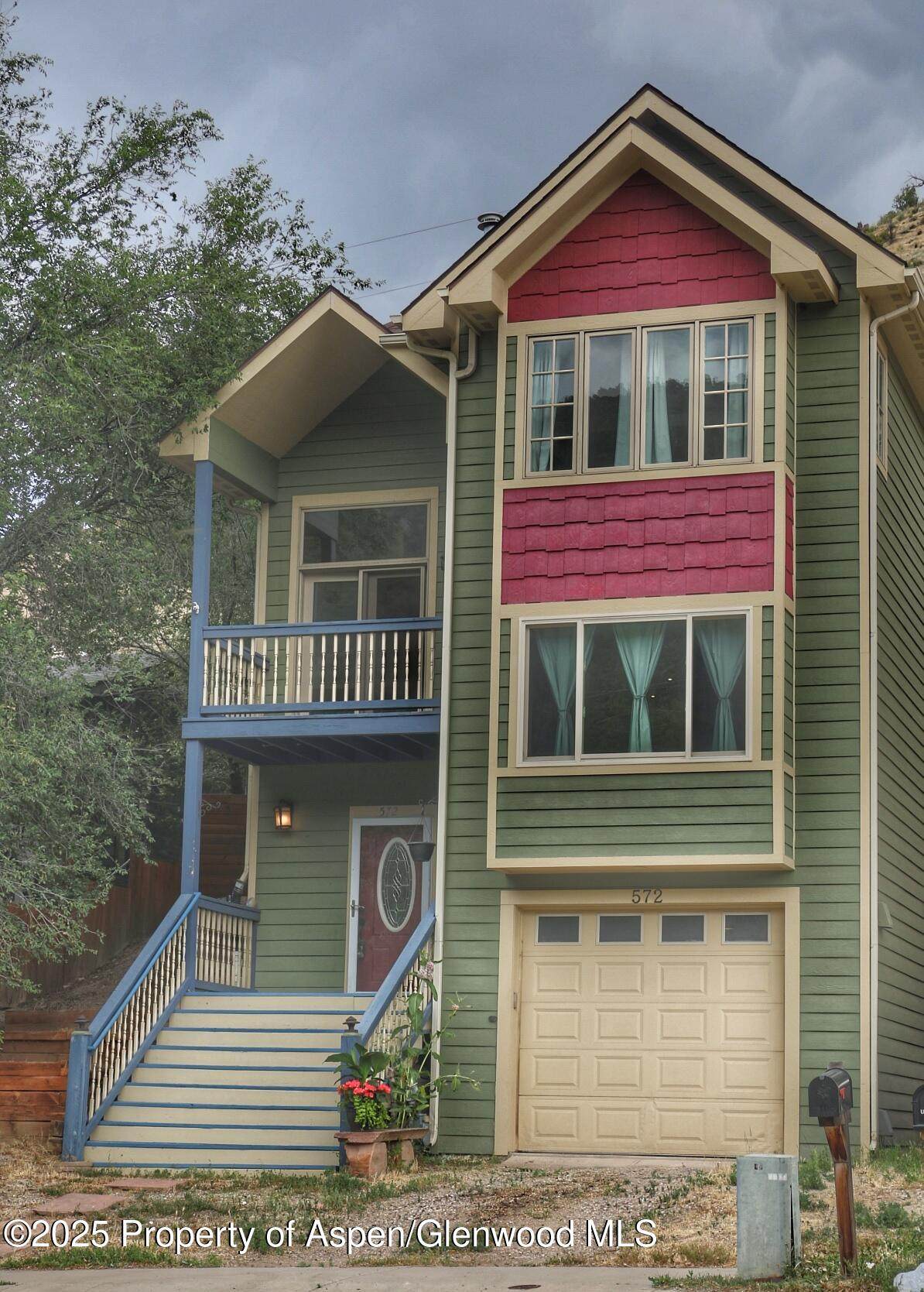 572 Main Street - Photo 1
