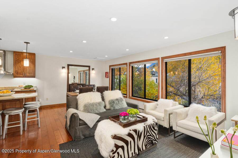 725 Main Street - Photo 1