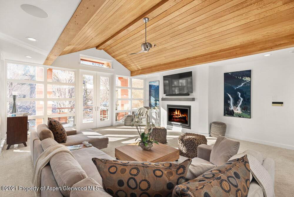 702 Hyman Avenue - Photo 1