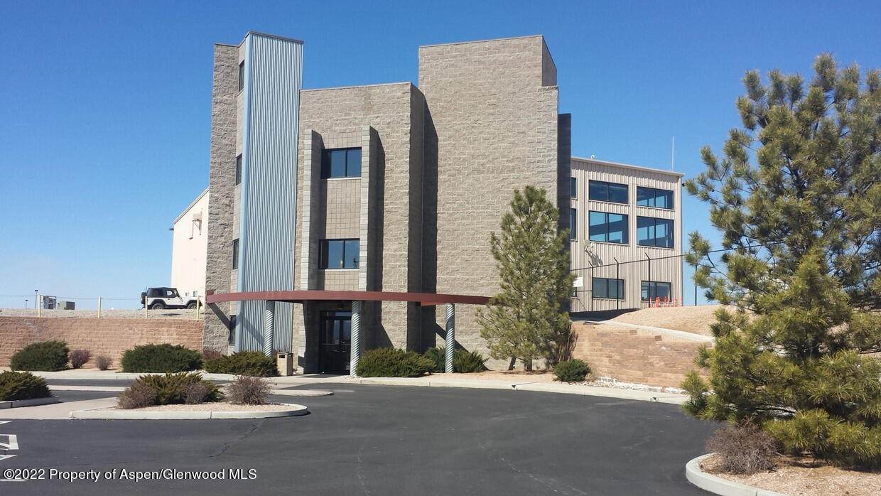 817 Falcon Way - Photo 1