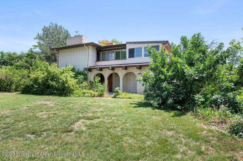 2720 8th Court - Photo 1