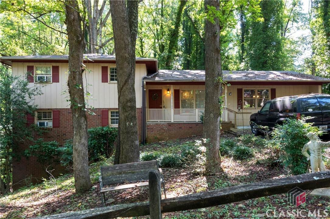365 Crestwood Drive - Photo 1
