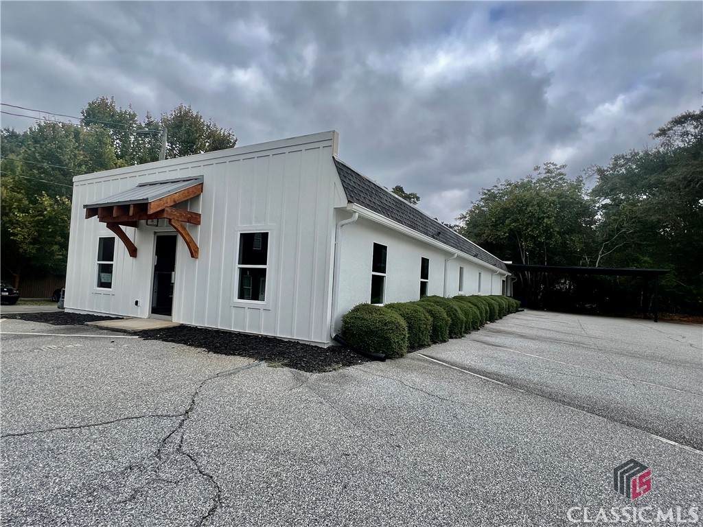 620 Hawthorne Avenue - Photo 1