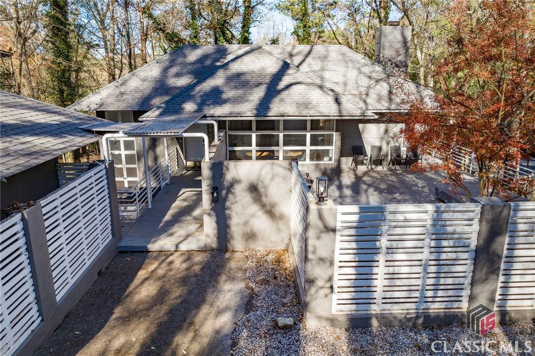 370 Glenwood Drive - Photo 1