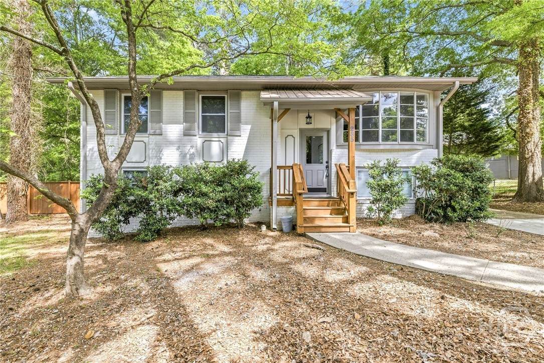 285 Kings Circle - Photo 1