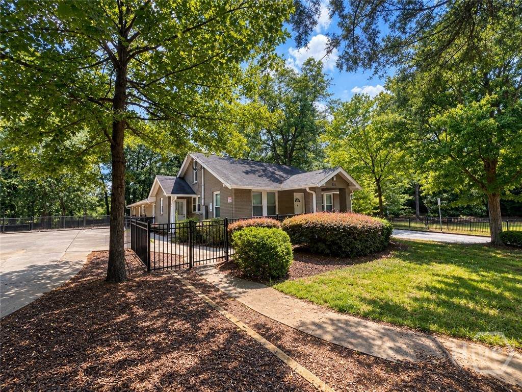 895 Oglethorpe Avenue - Photo 1