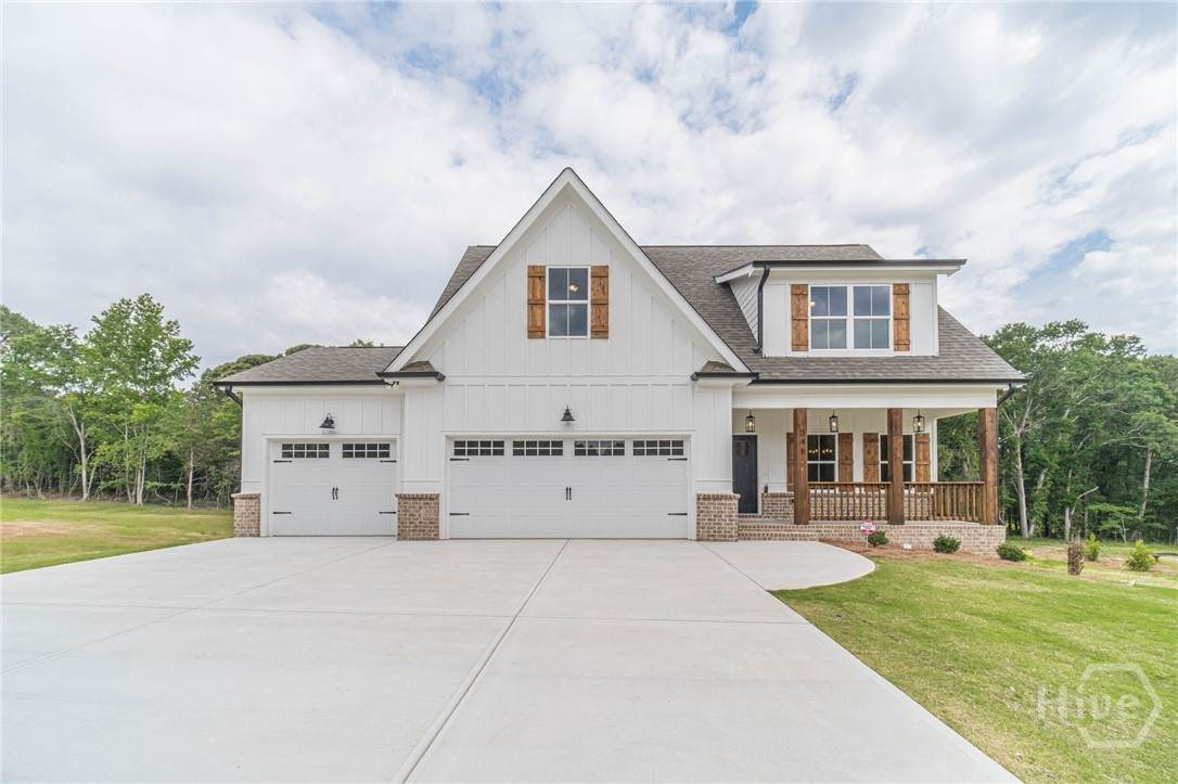 348 Pinewood Drive - Photo 1