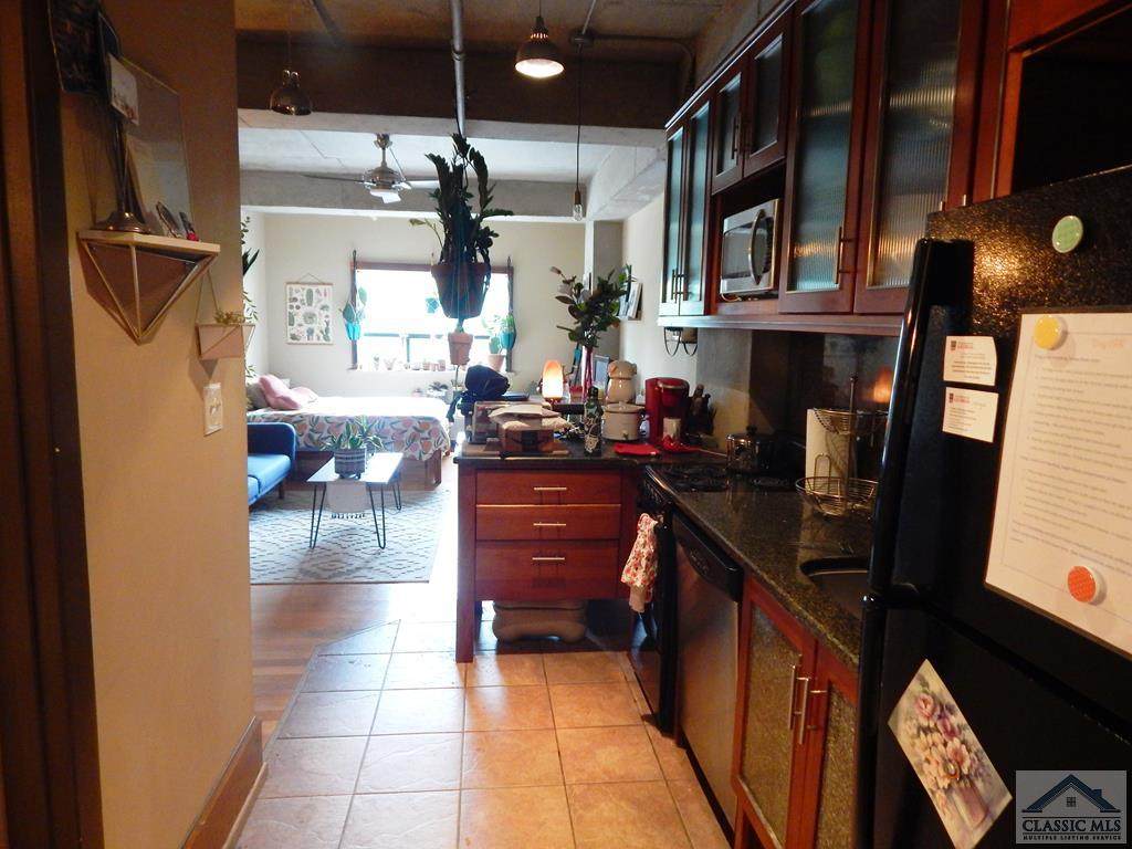 131 Broad Street E - Photo 1
