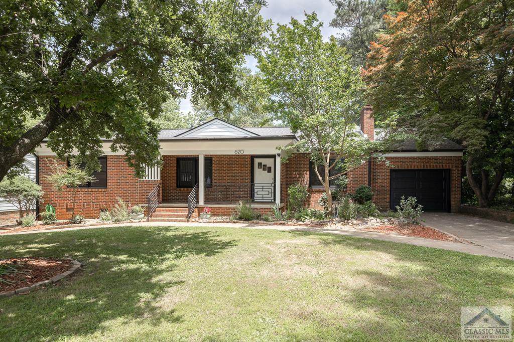 620 Sunset Drive - Photo 1