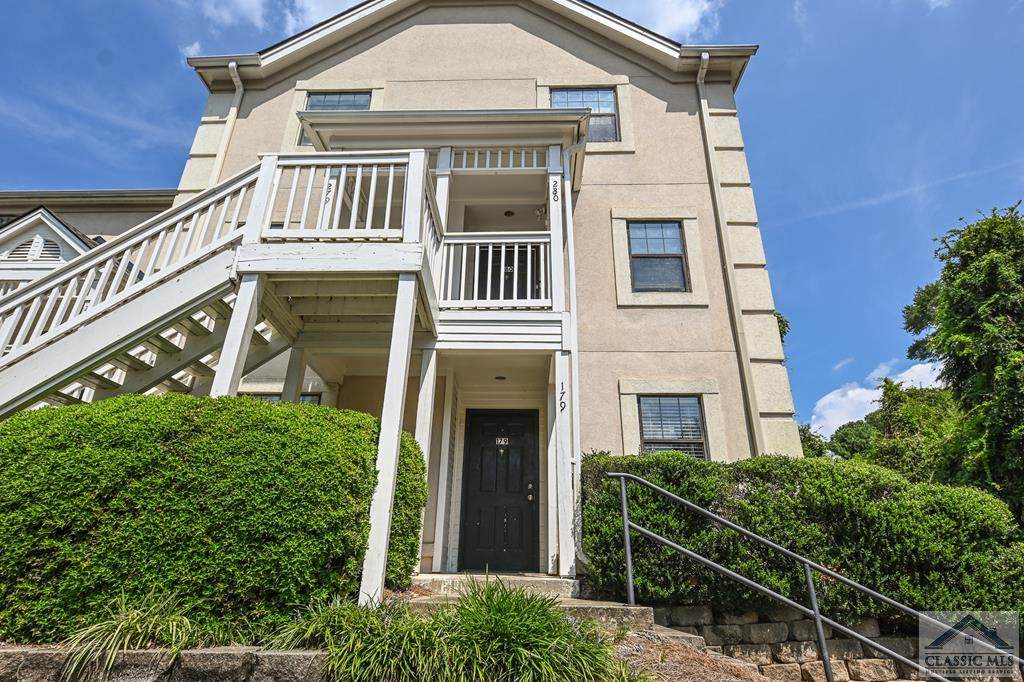 290 Appleby Drive - Photo 1
