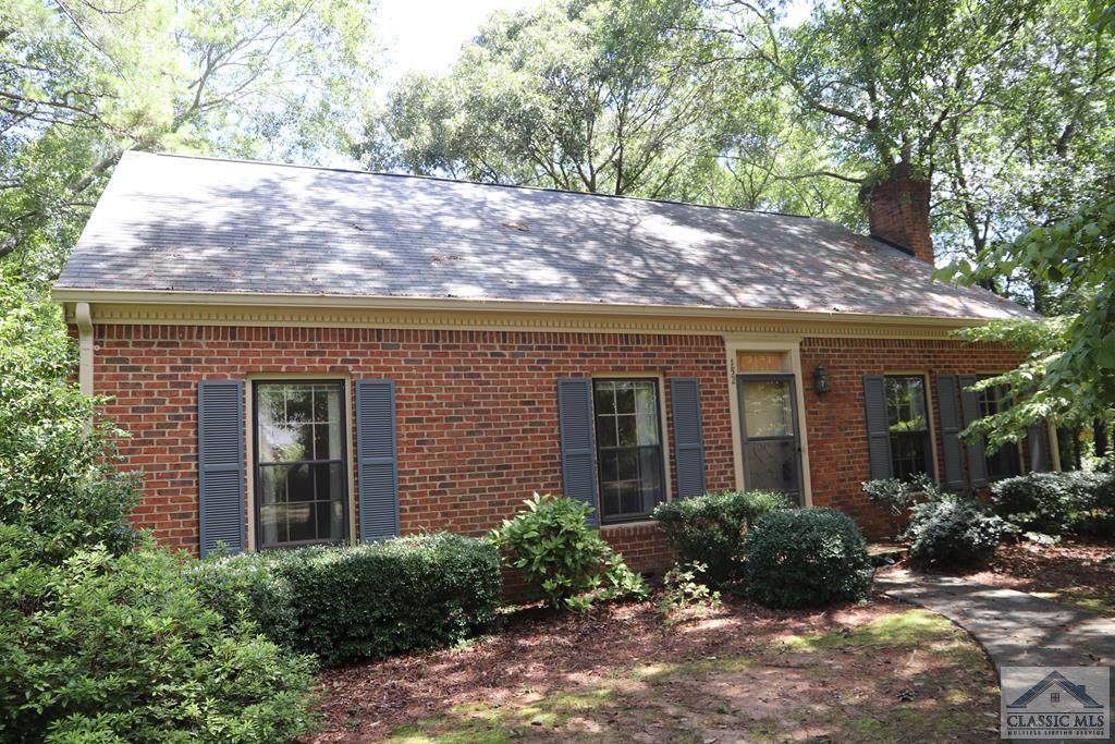 152 Stratford Drive S - Photo 1