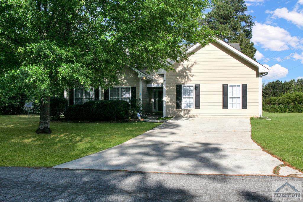 225 Camelot Drive - Photo 1