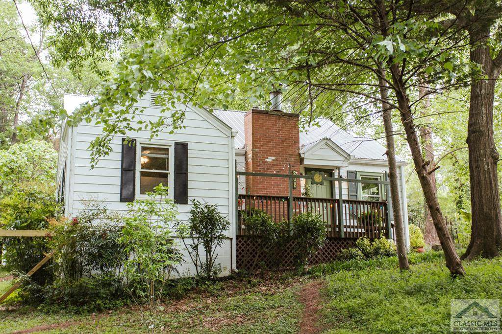 208 Edgewood Drive - Photo 1