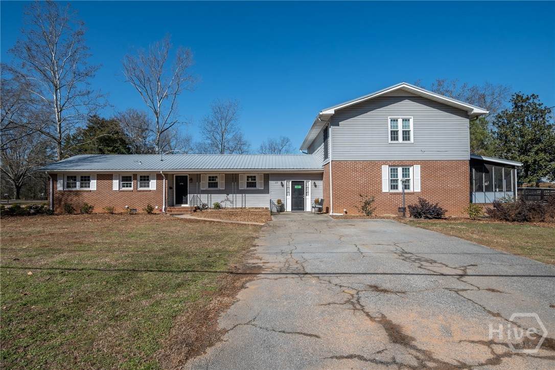 110 Lakeview Drive - Photo 1