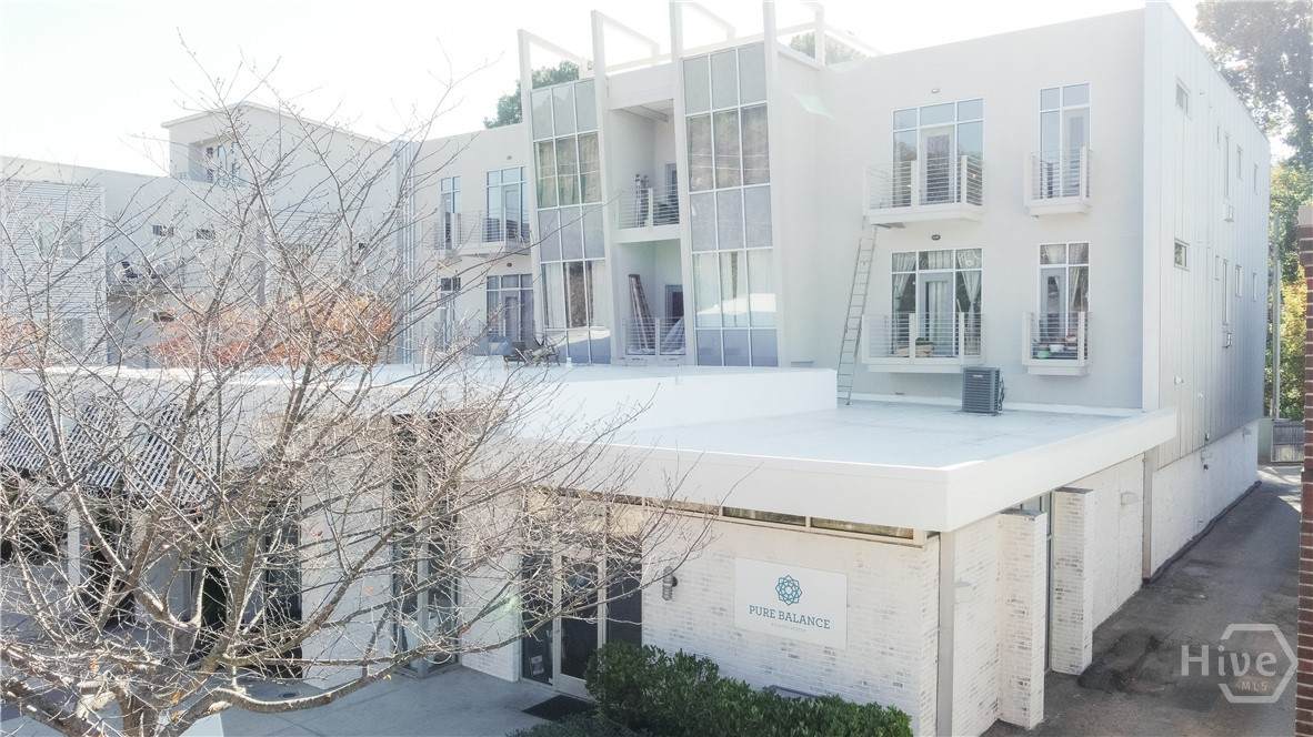 1075 Baxter Street - Photo 1