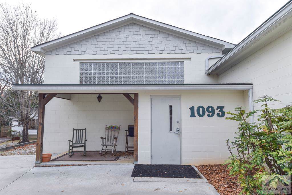 1093 Boulevard Avenue - Photo 1