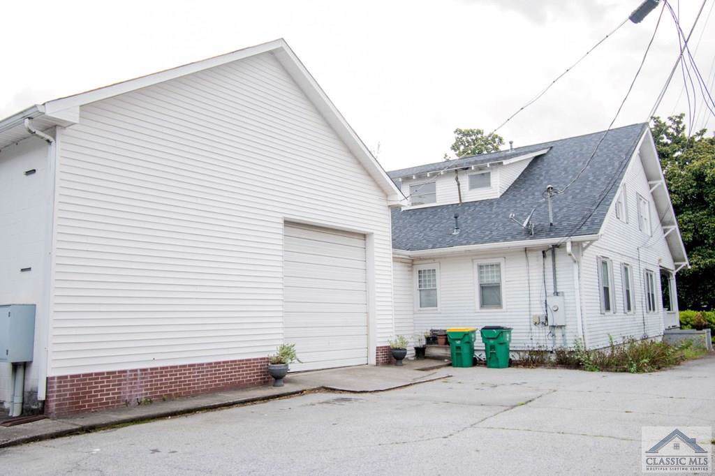 121 Broad Street N - Photo 1