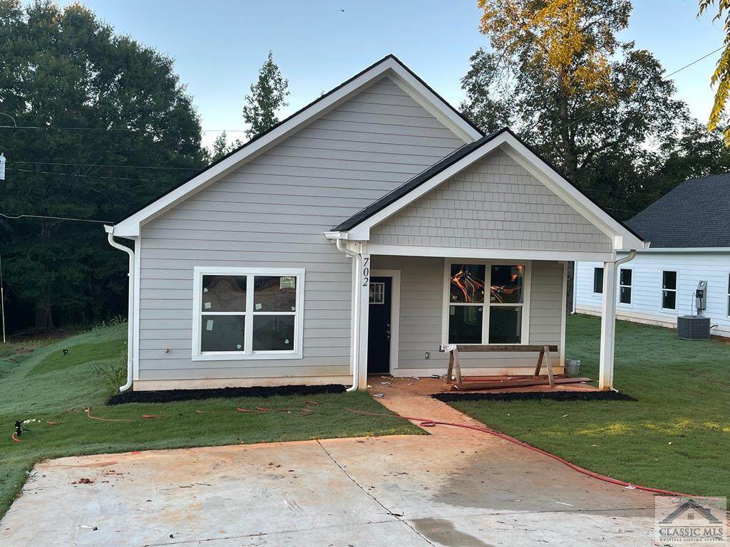 702 Railroad Avenue - Photo 1