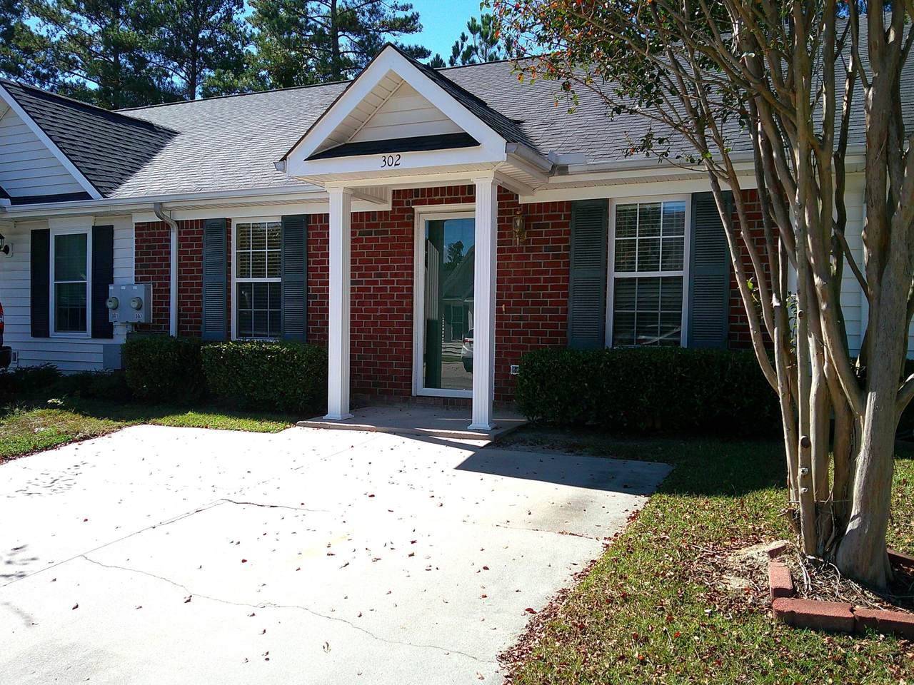 302 Laurel Place - Photo 1