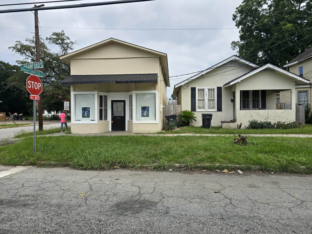 702 Crawford Avenue - Photo 1