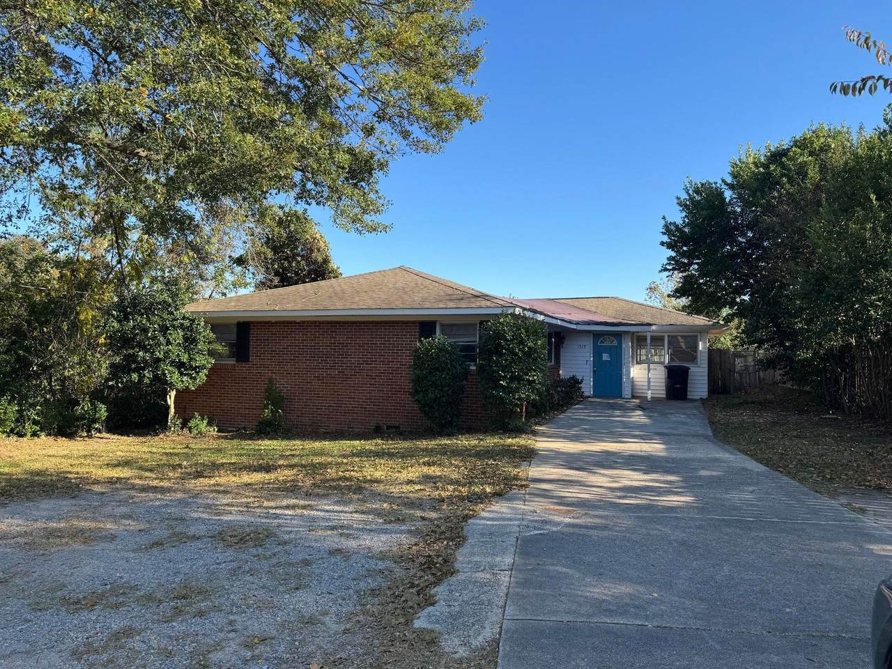 1519 Summerhill Road - Photo 1