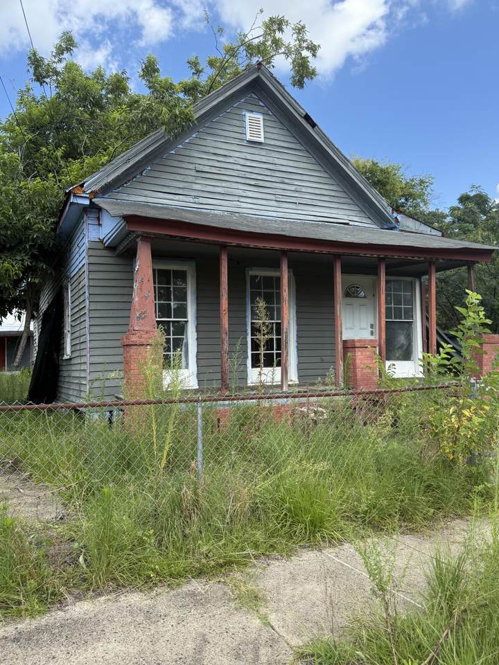 1539 Chestnut Street - Photo 1