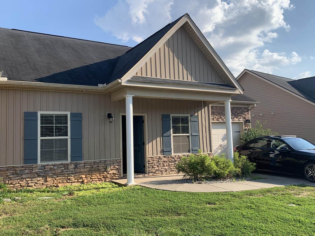 925 Erika Lane - Photo 1