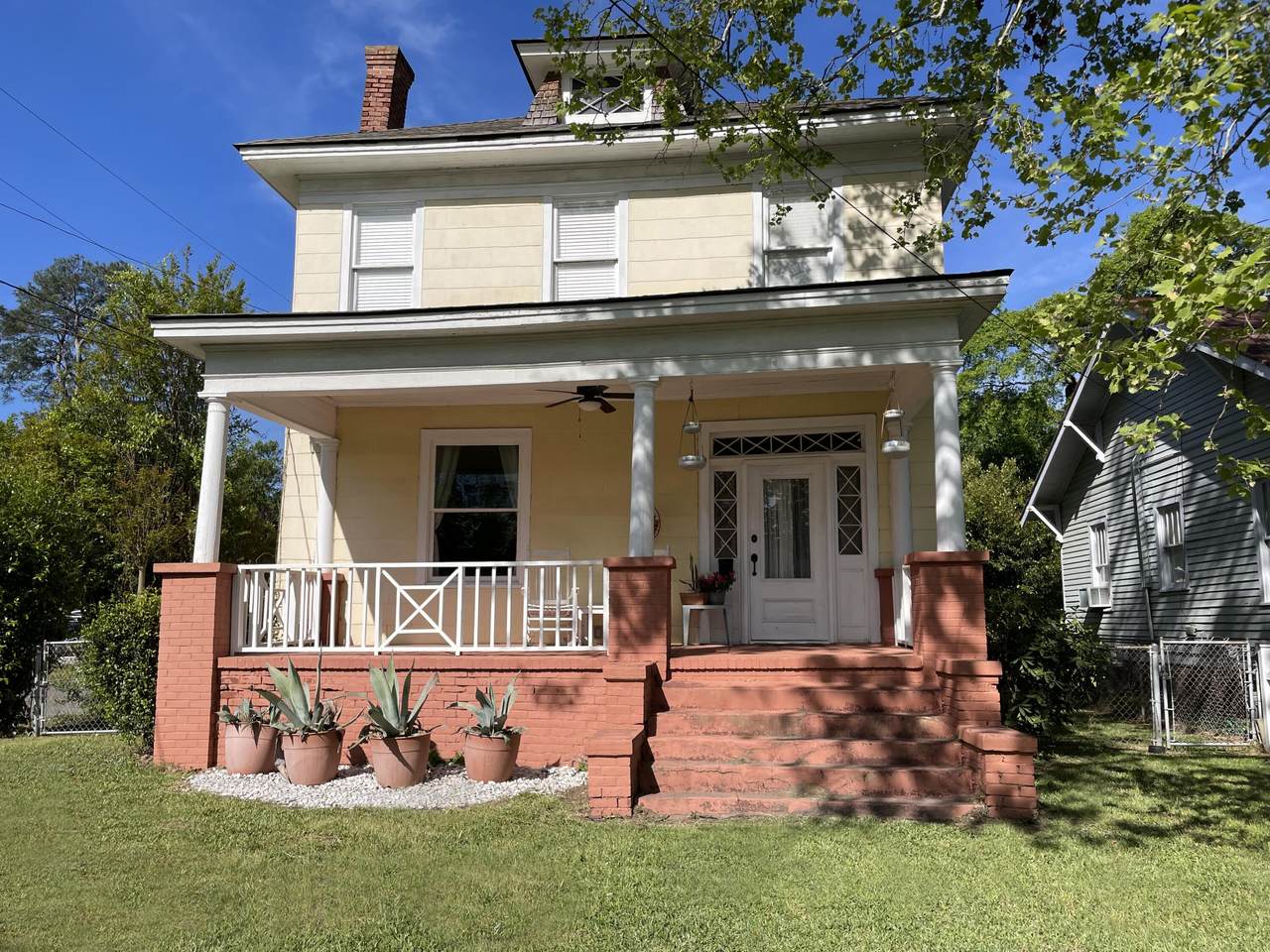 927 Holden Street - Photo 1