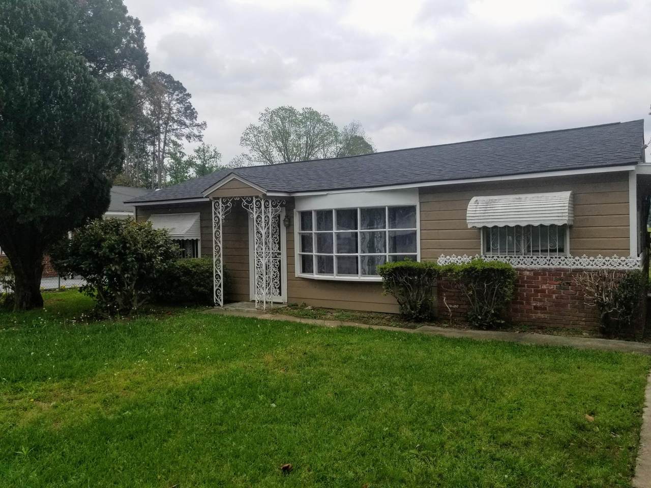 1308 Cherry Avenue - Photo 1