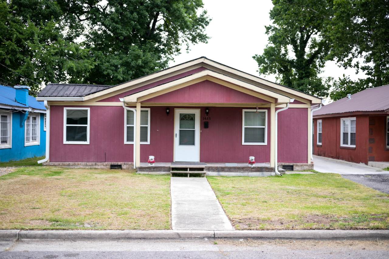 1433 Perry Avenue - Photo 1