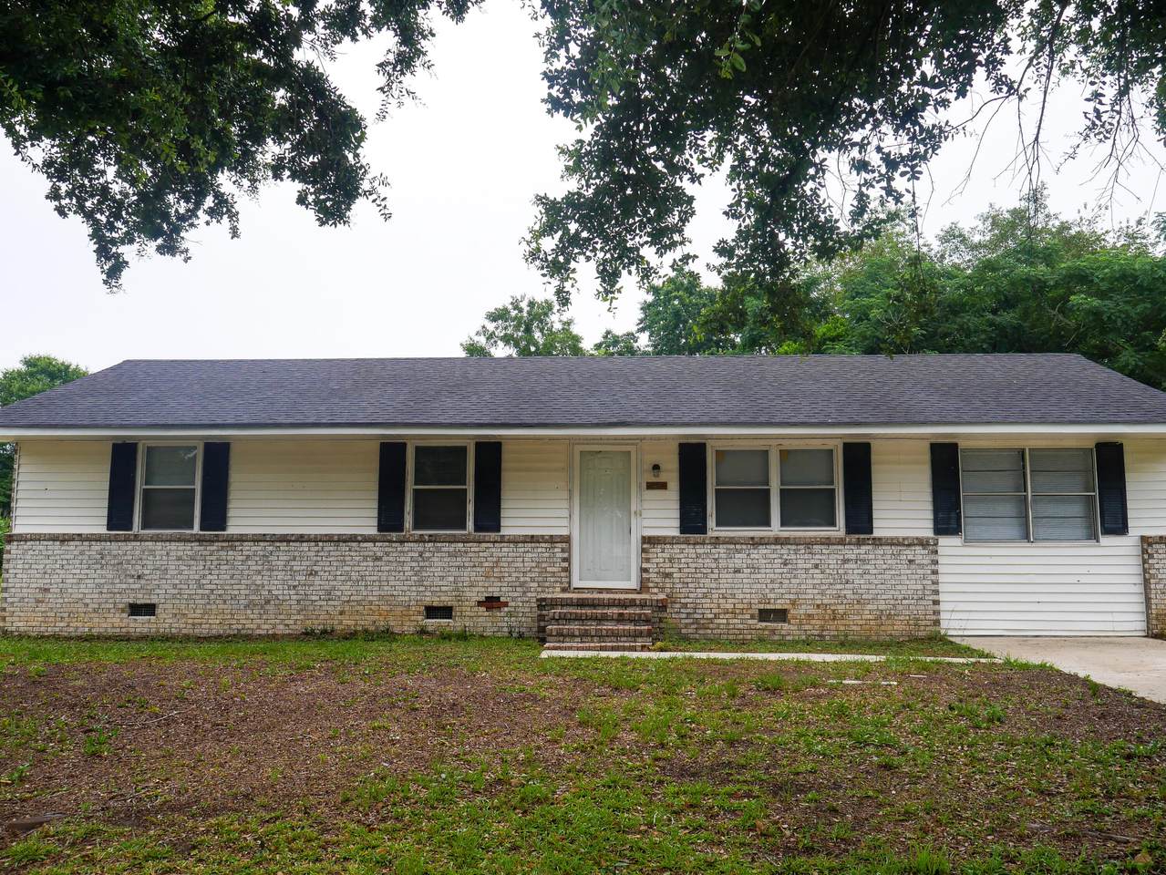 737 College Street - Photo 1