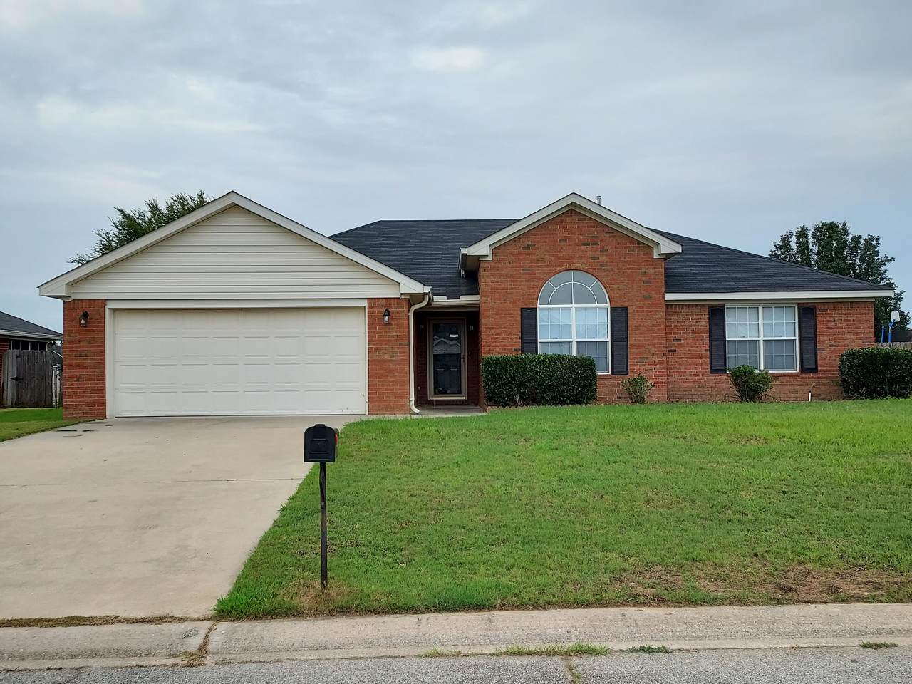209 Taylor Circle - Photo 1