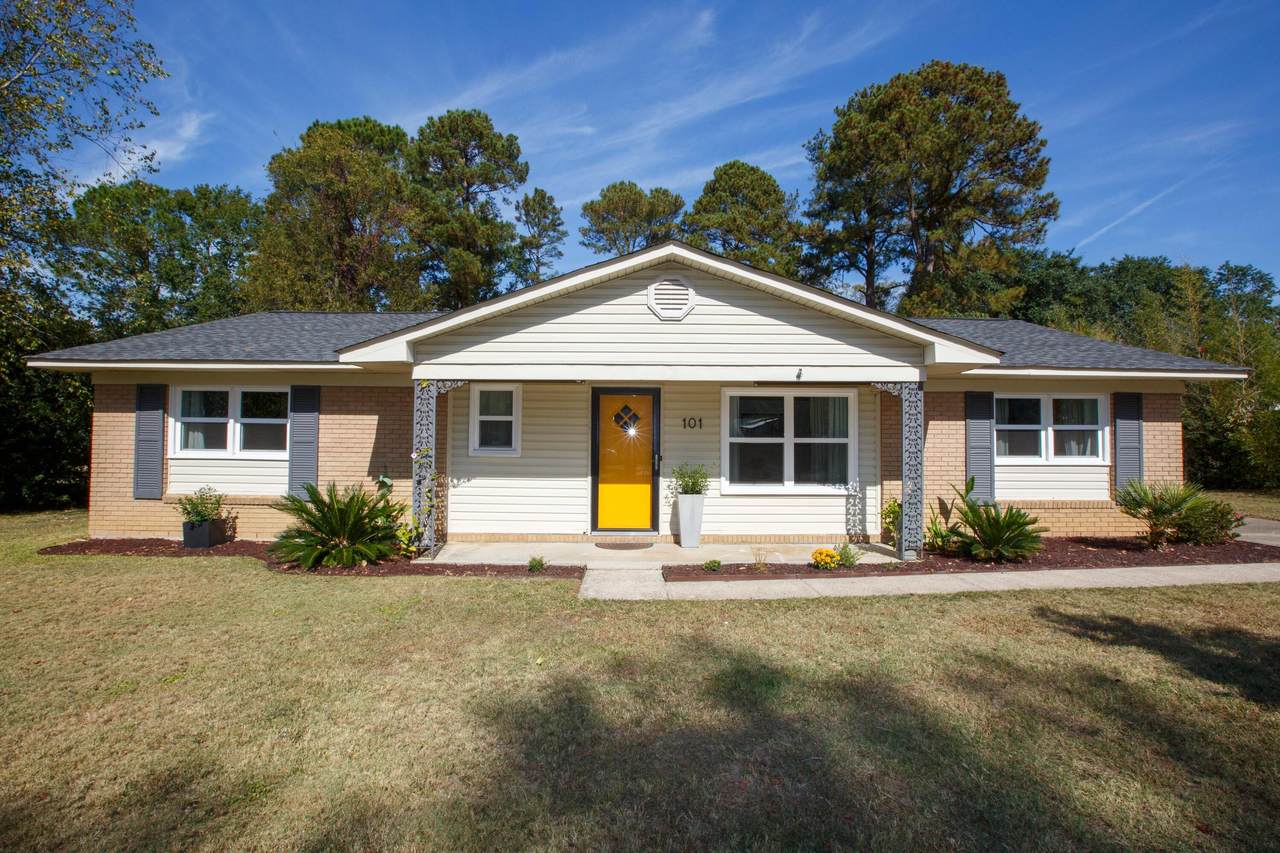101 Colonial Road - Photo 1