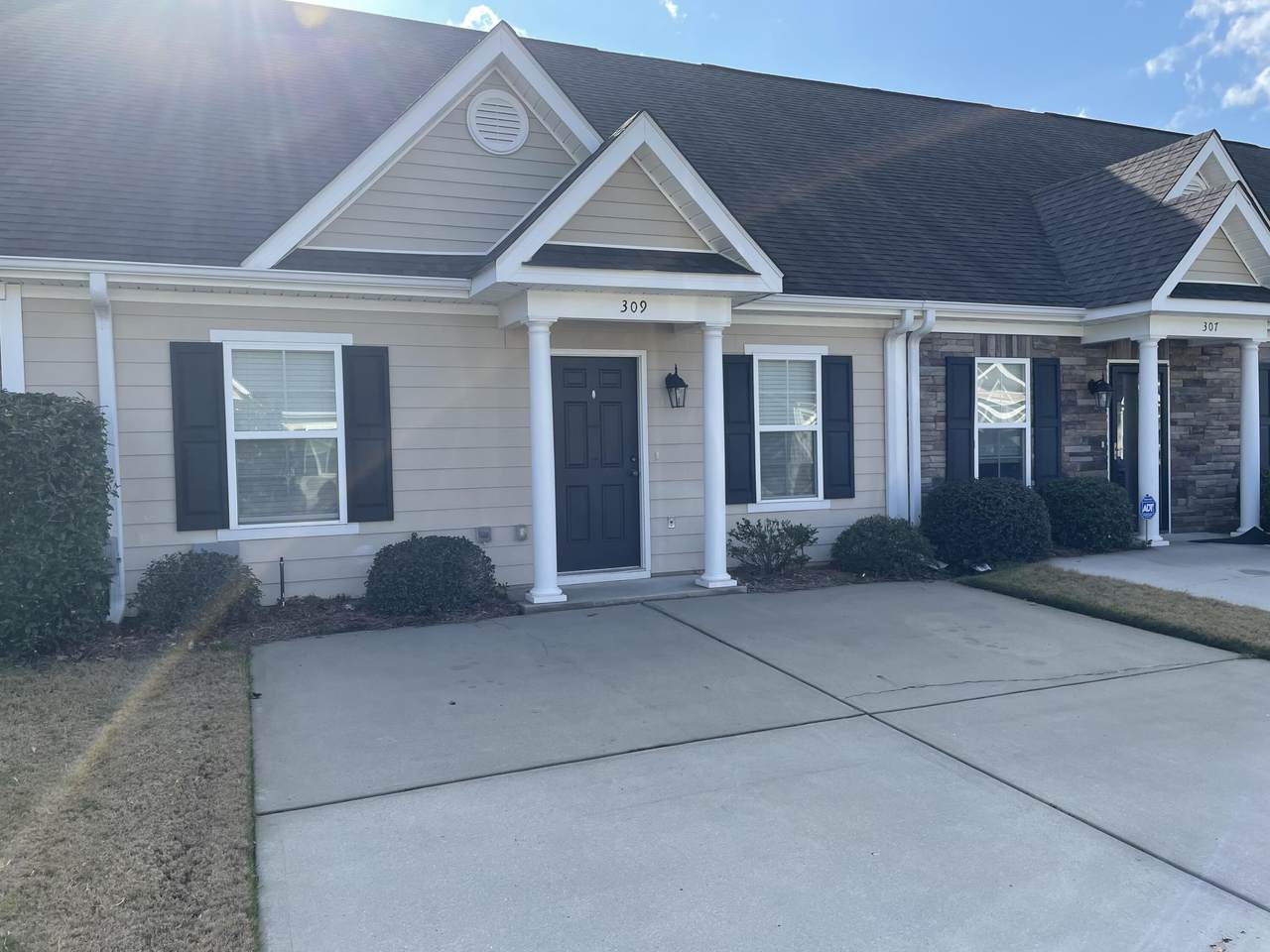 309 York Lane - Photo 1