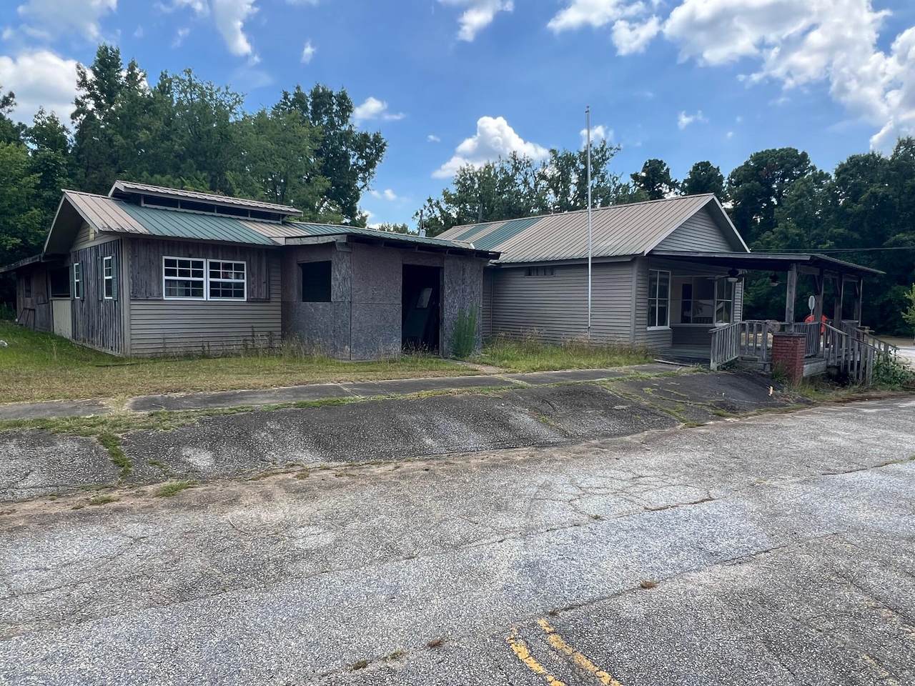 7815 Twigg Street - Photo 1