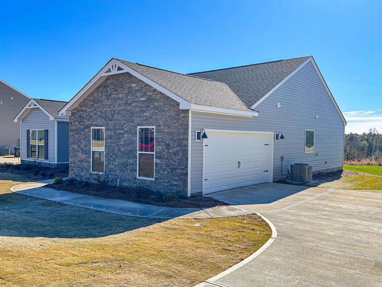 1675 Pine Ridge Dr N - Photo 1