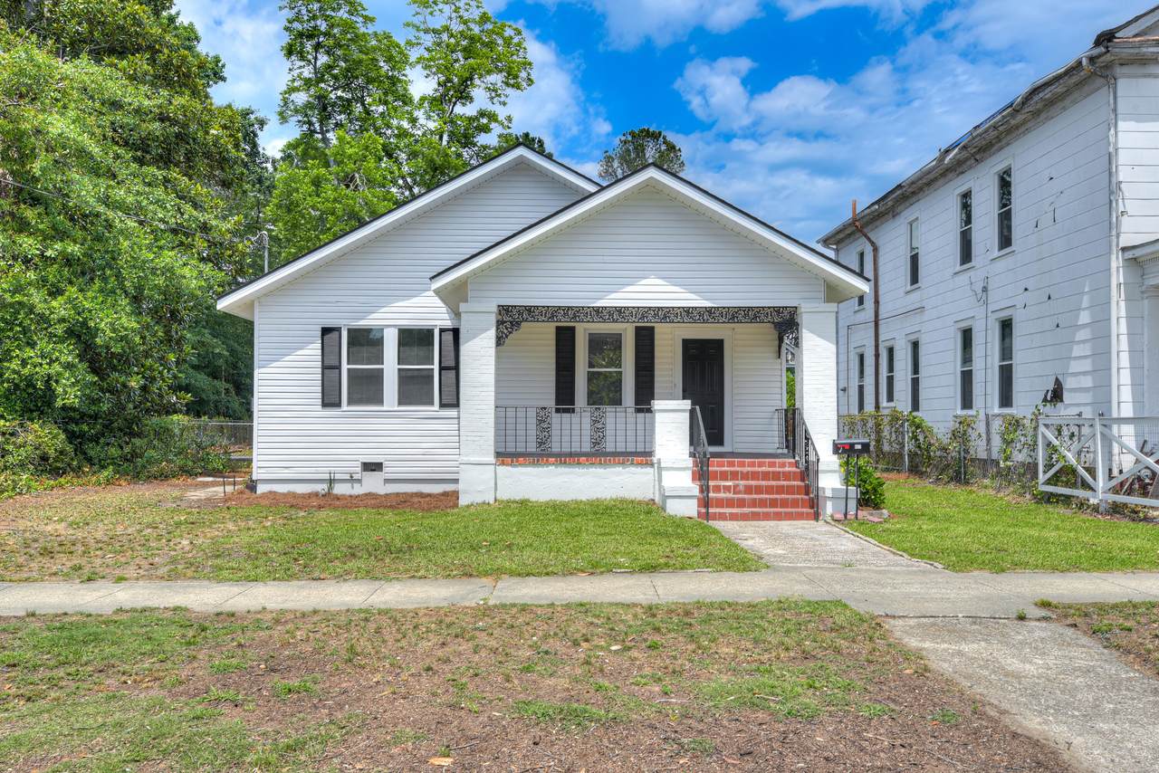 807 Crawford Avenue - Photo 1