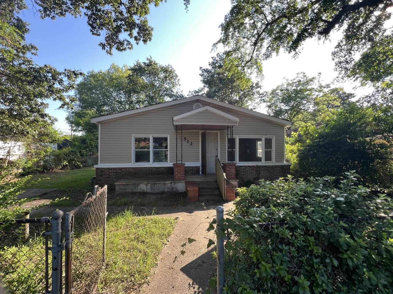 512 Hampton Avenue - Photo 1