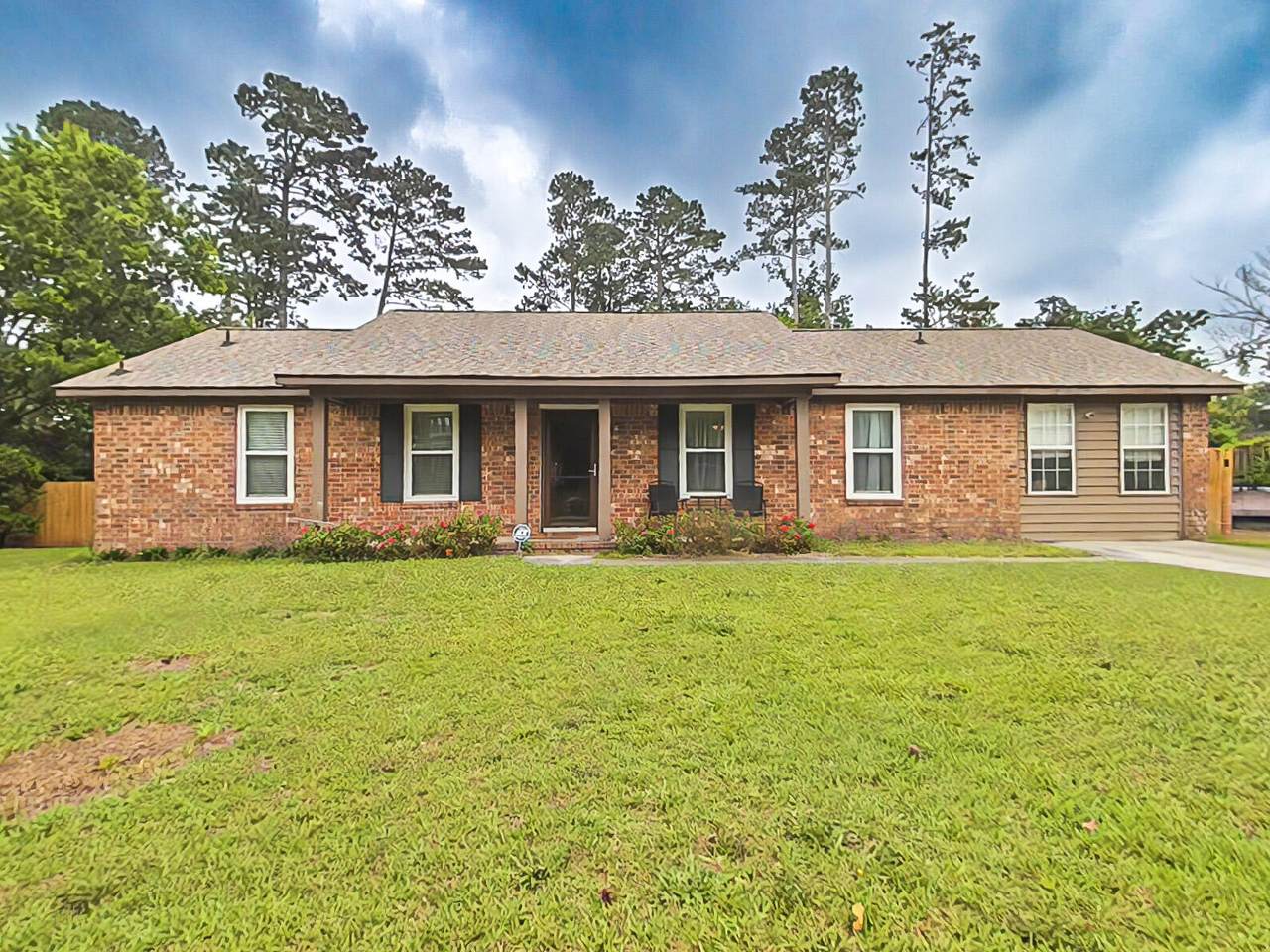 620 Clinton Way - Photo 1