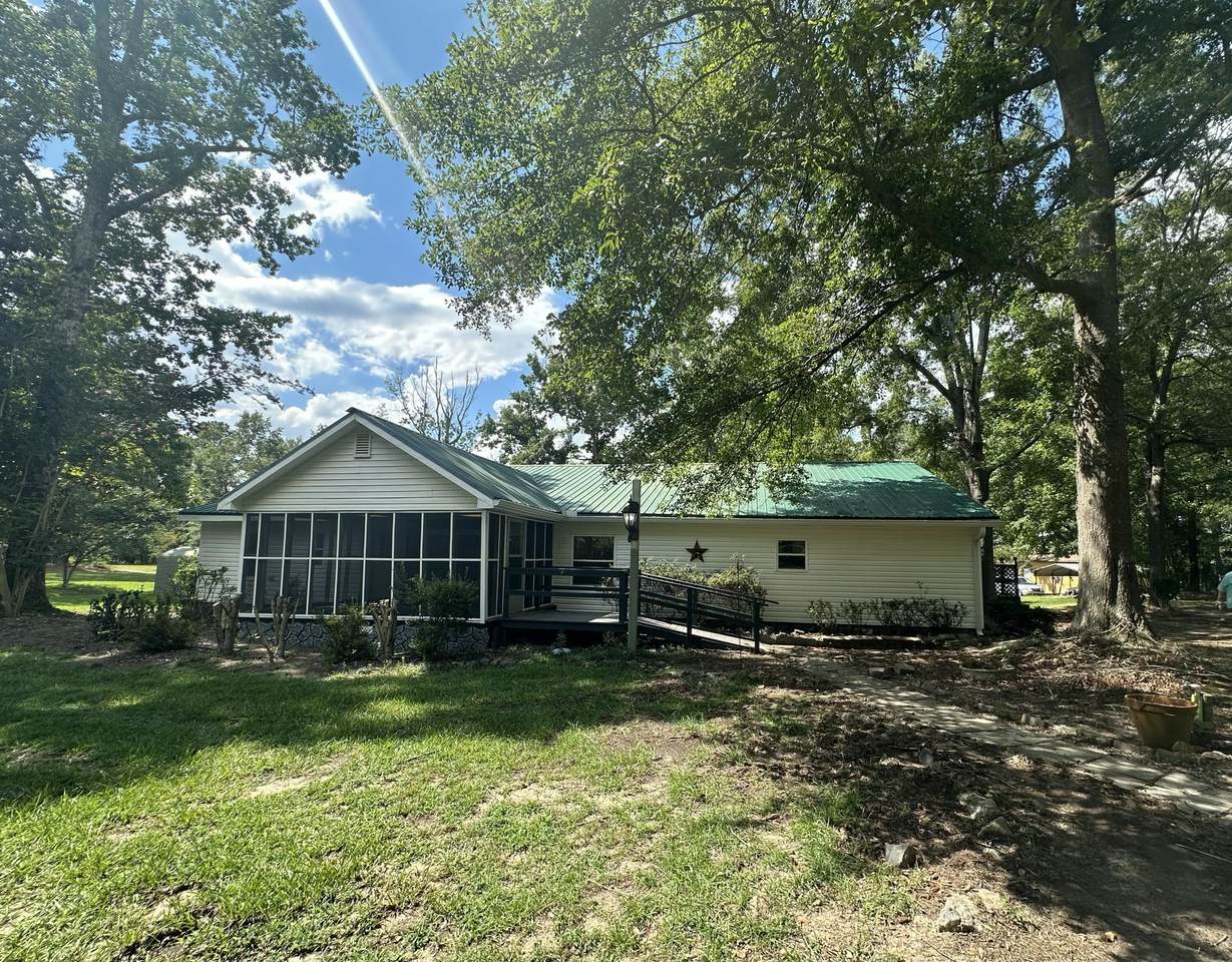 1103 Lakeview Drive - Photo 1