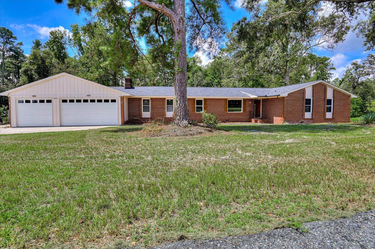 304 Lakewood Drive - Photo 1