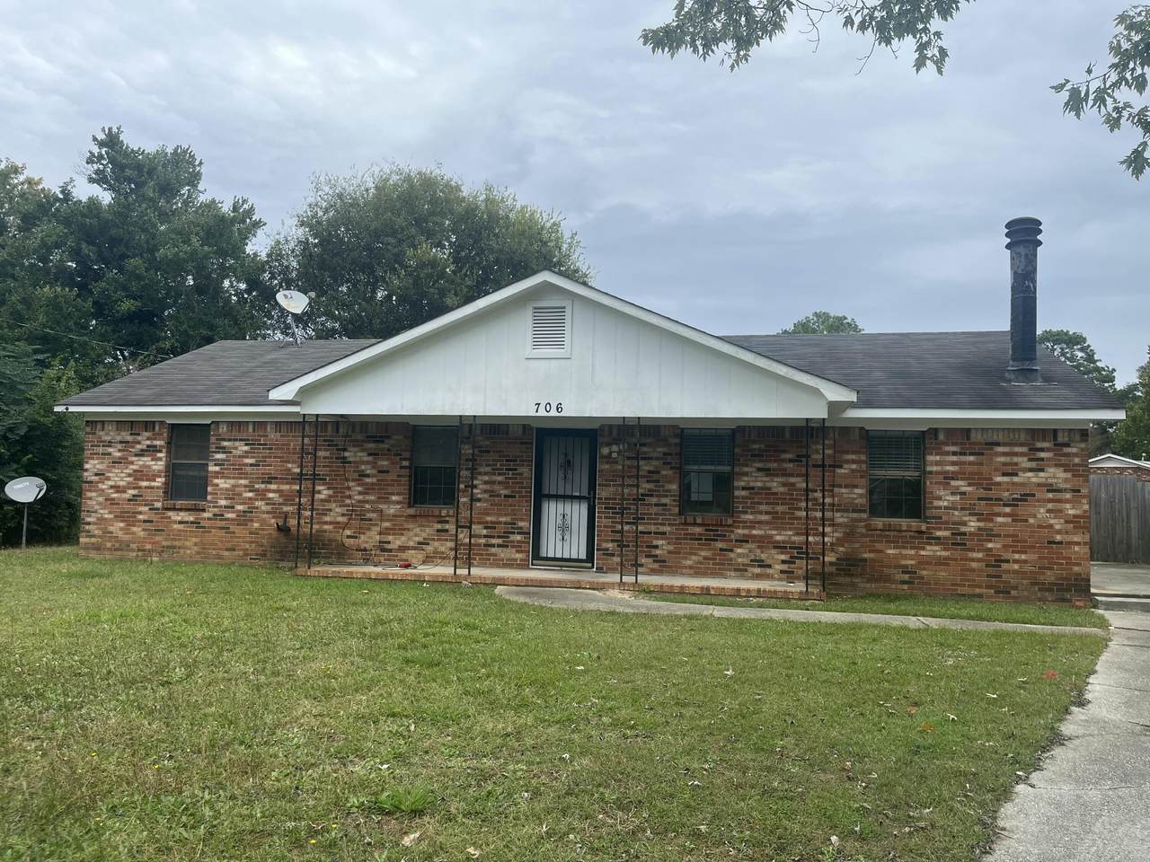 706 Cottonwood Court - Photo 1