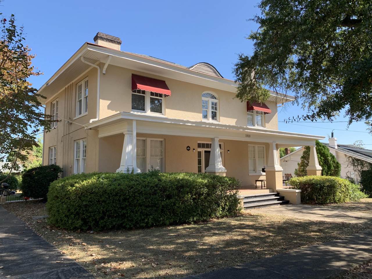 1919 Hampton Avenue - Photo 1