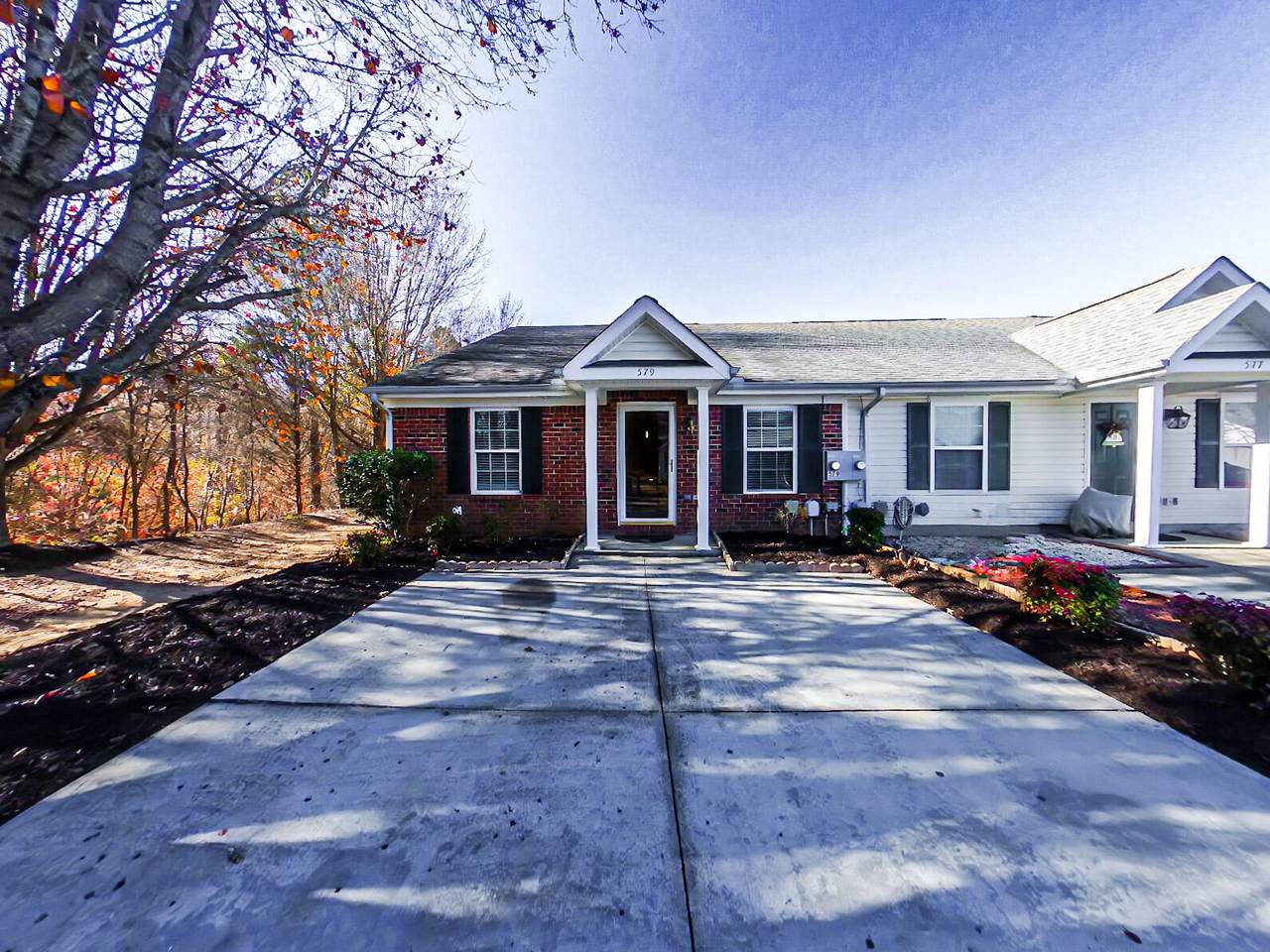 579 Edgecliff Lane - Photo 1