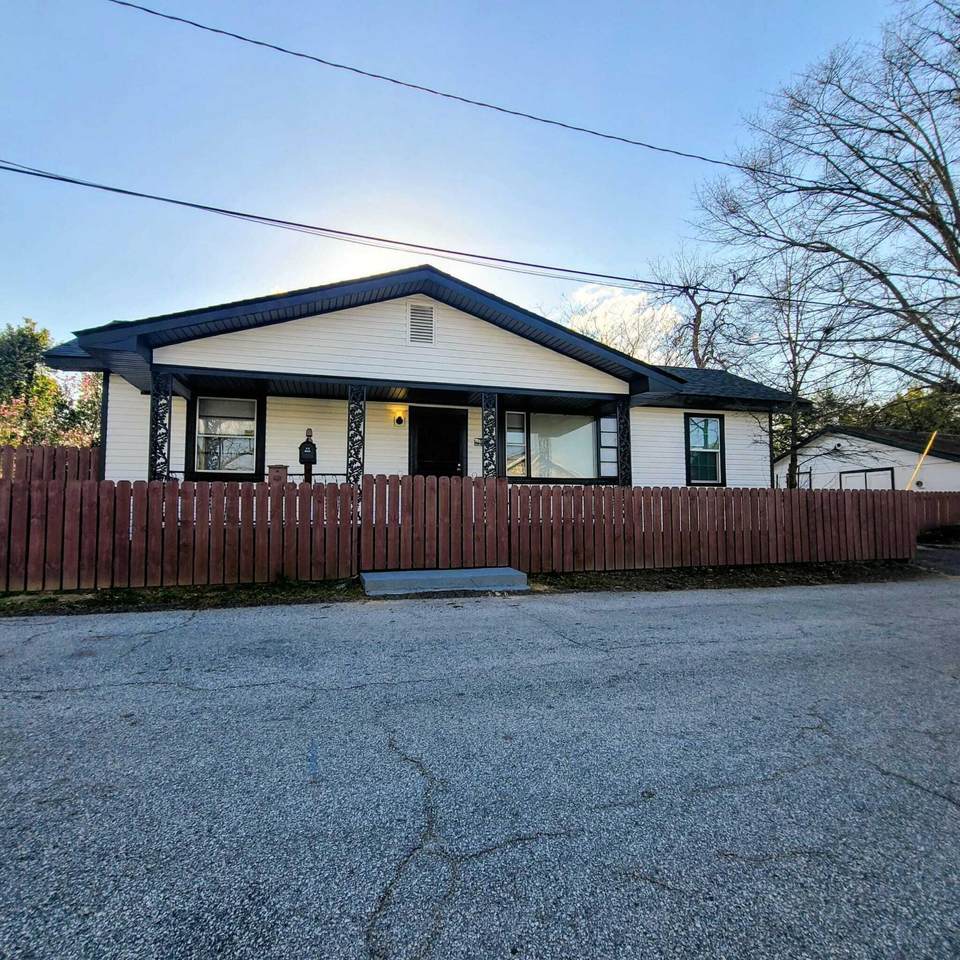 1004 Kent Street - Photo 1