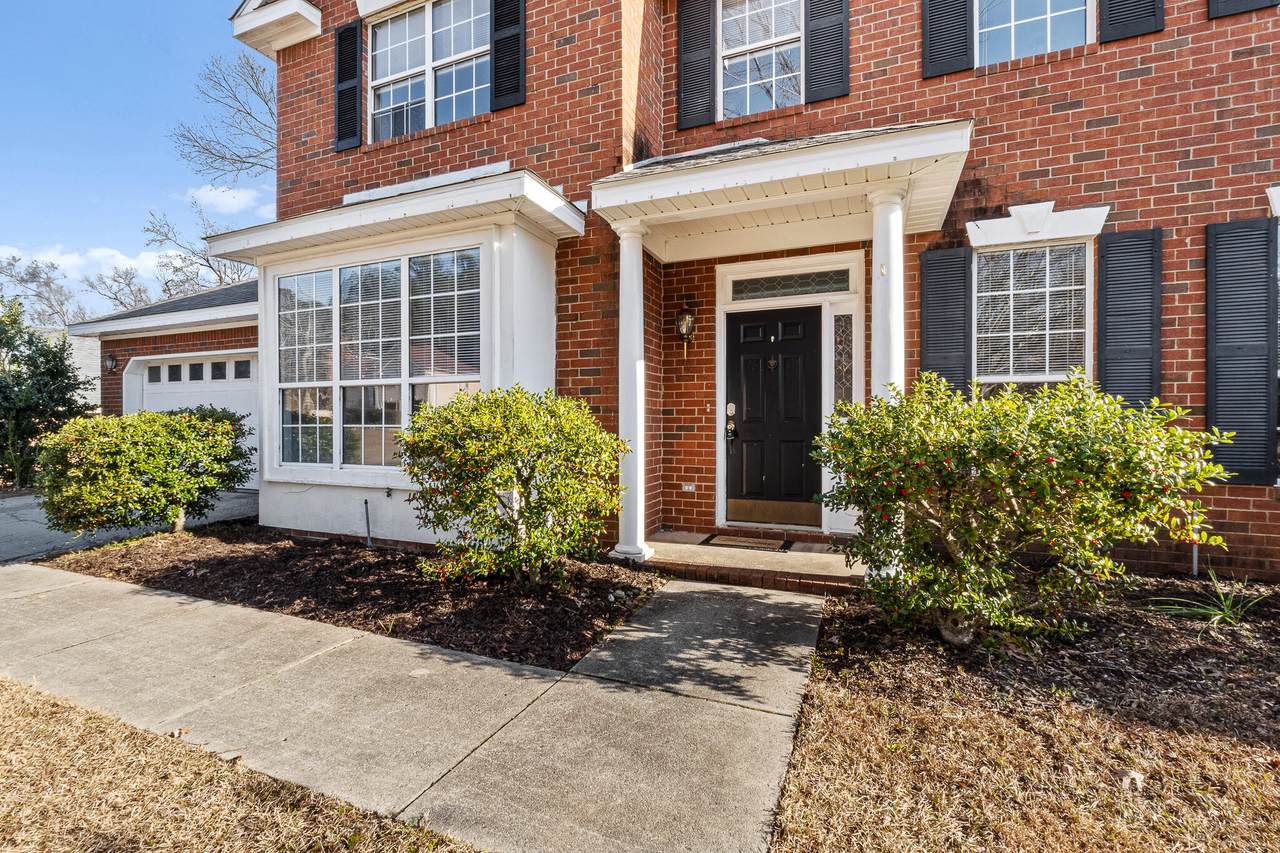 1063 Walton's - Photo 1