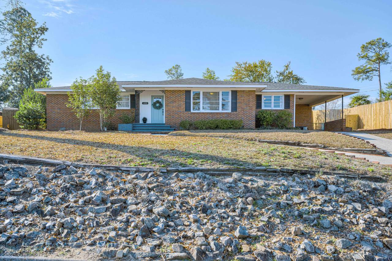 603 Trafalgar Lane - Photo 1